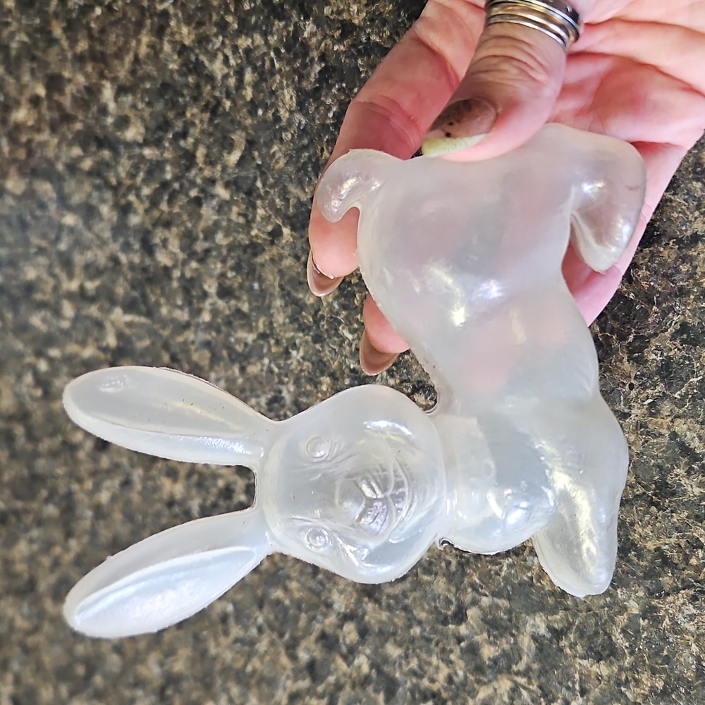 Vintage Plastic Bunnies Made In Hong Kong - Picture 4 of 11